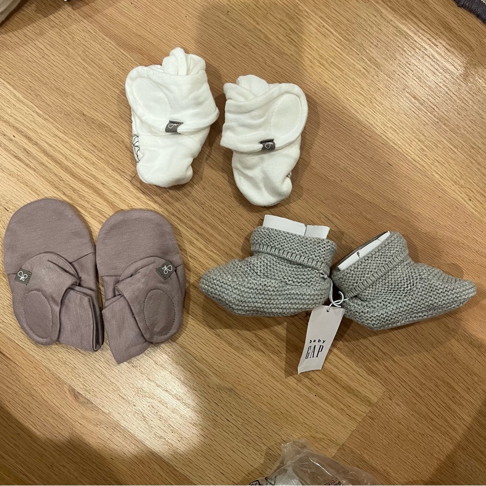 Goumi Kids & Baby Gap Baby Booties Set - White, Gray, and Brown